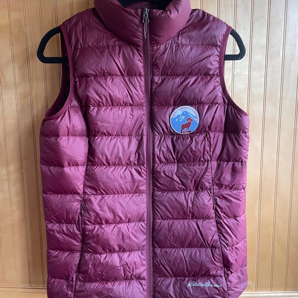 Eddie Bauer Women’s Puffy Vest - M, Burgundy